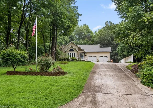 Photo 4 of Sale Pending at 127 Woodtree Ln, Winston Salem, NC 27107 | MLS# 1228774 | Listing updated on 2026-08-27