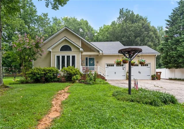 Photo 5 of Sale Pending at 127 Woodtree Ln, Winston Salem, NC 27107 | MLS# 1228774 | Listing updated on 2026-08-27