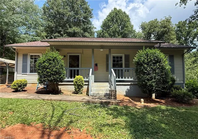 Photo 1 of Single family home for sale at 717 Edgewood Rd, Wilkesboro, NC 28697 | MLS# 1230132 | Listing updated on 2026-08-31