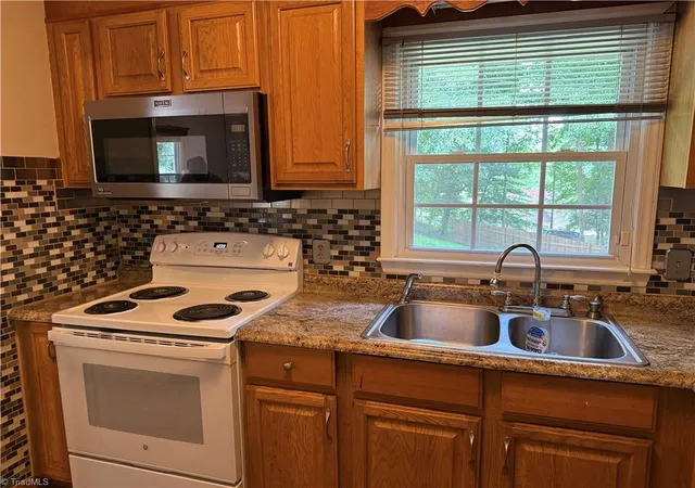 Photo 3 of Single family home for sale at 717 Edgewood Rd, Wilkesboro, NC 28697 | MLS# 1230132 | Listing updated on 2026-08-31