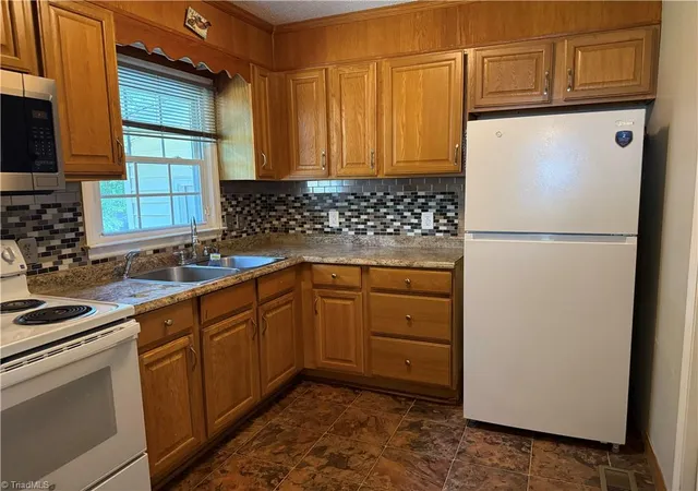 Photo 4 of Single family home for sale at 717 Edgewood Rd, Wilkesboro, NC 28697 | MLS# 1230132 | Listing updated on 2026-08-31