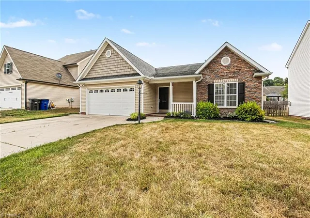 Photo 2 of Single family home for sale at 1915 Longburn Dr, Kernersville, NC 27284 | MLS# 1221933 | Listing updated on 2026-09-10