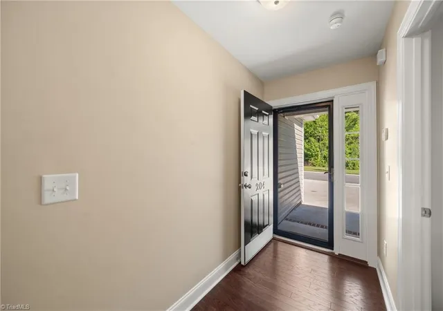 2nd image of 204 Oak Ridge Dr, High Point, NC 27263 | MLS# 1226839