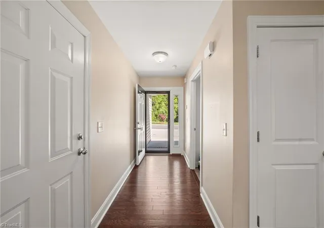 Photo 3 of Single family home for sale at 204 Oak Ridge Dr, High Point, NC 27263 | MLS# 1226839 | Listing updated on 2026-09-15