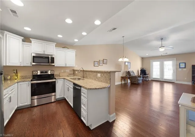 Photo 3 of Single family home for sale at 204 Oak Ridge Dr, High Point, NC 27263 | MLS# 1226839 | Listing updated on 2026-09-15