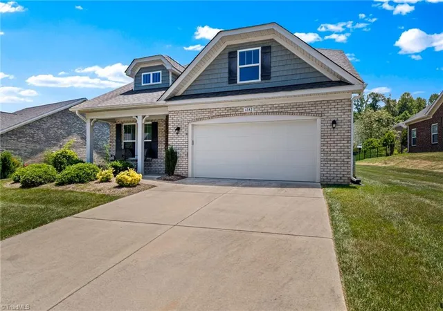 Photo 3 of Sale Pending at 6142 Barrington Oaks Dr, Clemmons, NC 27012 | MLS# 1227612 | Listing updated on 2026-08-12