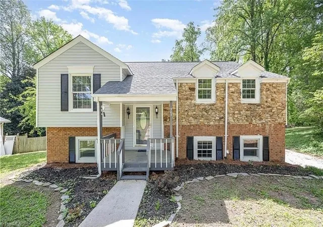 2nd image of 305 Rollingwood Rd, Jamestown, NC 27282 | MLS# 1230977