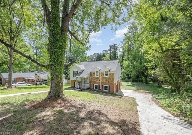 3rd image of 305 Rollingwood Rd, Jamestown, NC 27282 | MLS# 1230977