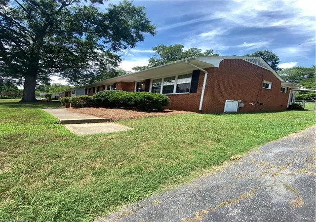 Photo 2 of Single family home for sale at 1112 Green St, Reidsville, NC 27320 | MLS# 1228735 | Listing updated on 2026-09-13