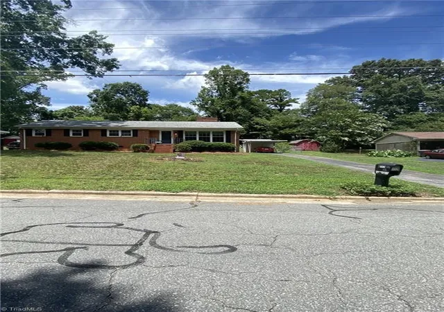 Photo 3 of Single family home for sale at 1112 Green St, Reidsville, NC 27320 | MLS# 1228735 | Listing updated on 2026-09-13