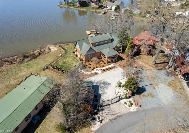 Photo 2 of Sale Pending at 423 N Shore Dr, Lexington, NC 27292 | MLS# 1224556 | Listing updated on 2026-09-04