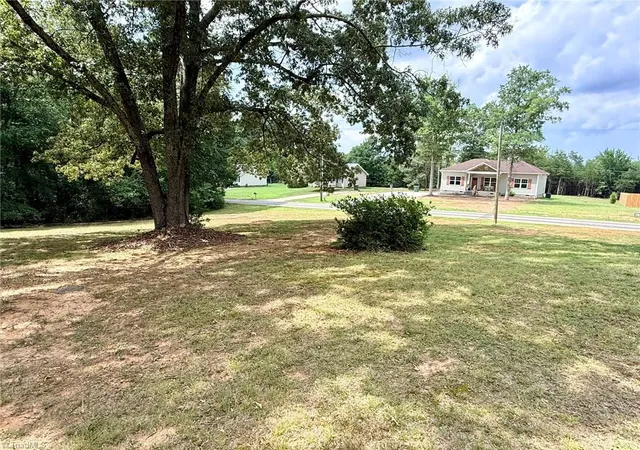 35th image of 1928 South Ave, Eden, NC 27288 | MLS# 1231329
