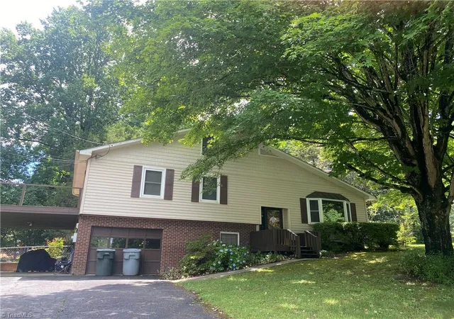 Homes for sale in Randleman, NC | 1104 Windover Rd, Randleman, NC 27317 | MLS# 1225497