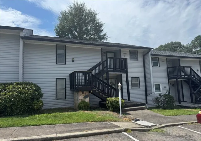 2nd image of 894 Ridge Ct, Winston Salem, NC 27107 | MLS# 1230736