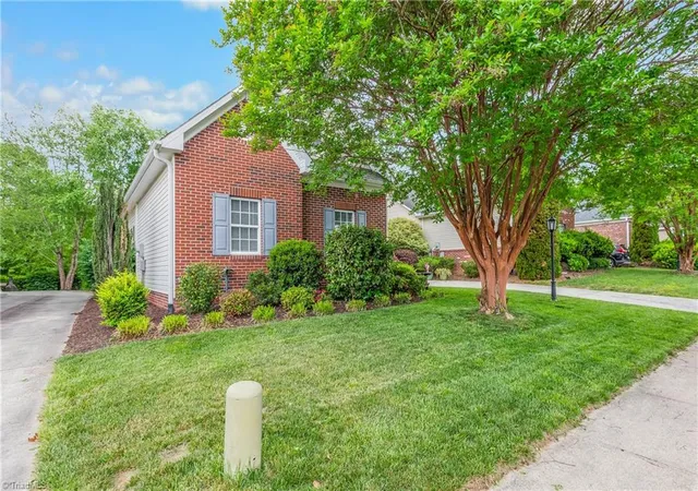 Photo 2 of Single family home for sale at 6604 Springfield Village Ln, Clemmons, NC 27012 | MLS# 1226100 | Listing updated on 2026-09-03