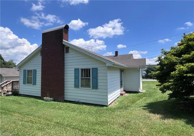Homes for sale in Mount Airy, NC | 1394 Forrest Dr, Mount Airy, NC 27030 | MLS# 1227090