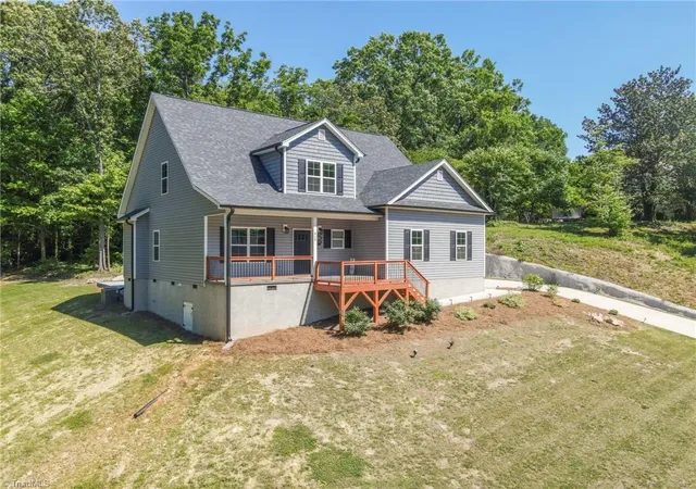 Photo 2 of Single family home for sale at 413 Lakewood Dr, Lexington, NC 27292 | MLS# 1223612 | Listing updated on 2026-08-18