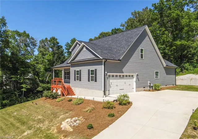 Photo 3 of Single family home for sale at 413 Lakewood Dr, Lexington, NC 27292 | MLS# 1223612 | Listing updated on 2026-08-18