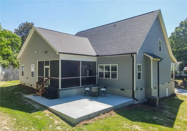 Photo 4 of Single family home for sale at 413 Lakewood Dr, Lexington, NC 27292 | MLS# 1223612 | Listing updated on 2026-08-18