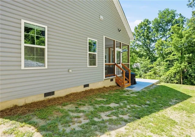Photo 5 of Single family home for sale at 413 Lakewood Dr, Lexington, NC 27292 | MLS# 1223612 | Listing updated on 2026-08-18