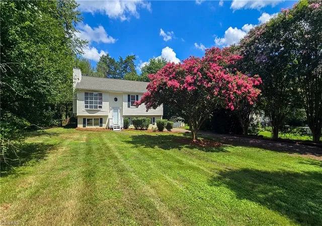 2nd image of 3581 Robinwest Dr, Pfafftown, NC 27040 | MLS# 1230438