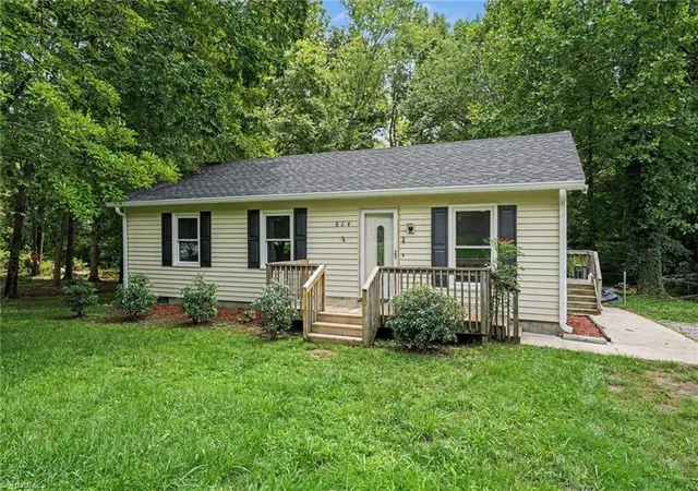 Photo 3 of Sale Pending at 604 Denny Rd, Greensboro, NC 27406 | MLS# 1229817 | Listing updated on 2026-09-16