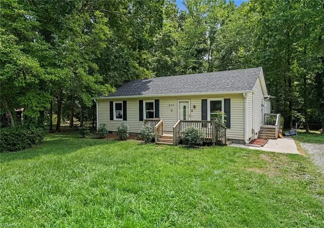 Photo 3 of Sale Pending at 604 Denny Rd, Greensboro, NC 27406 | MLS# 1229817 | Listing updated on 2026-09-16