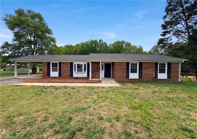 1st image of 2440 Londonderry Rd, Kernersville, NC 27284 | MLS# 1216781