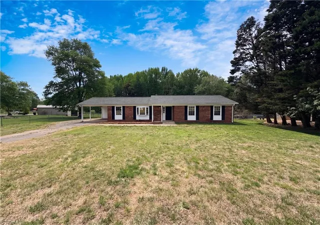 2nd image of 2440 Londonderry Rd, Kernersville, NC 27284 | MLS# 1216781