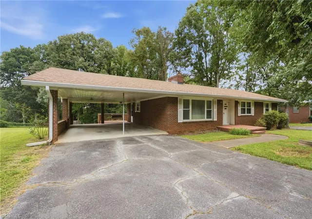 2nd image of 3719 Crosland Rd, Winston Salem, NC 27106 | MLS# 1231359
