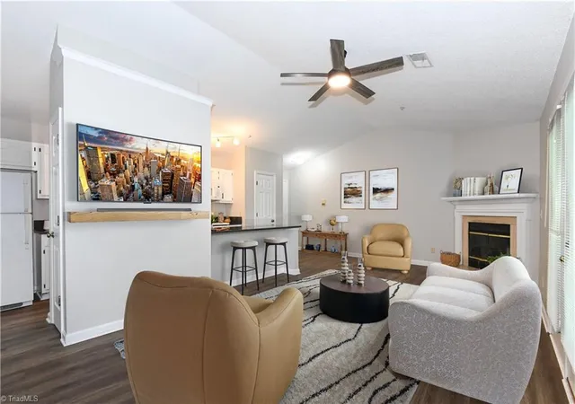2nd image of 5934 W Friendly Ave #K, Greensboro, NC 27410 | MLS# 1229868