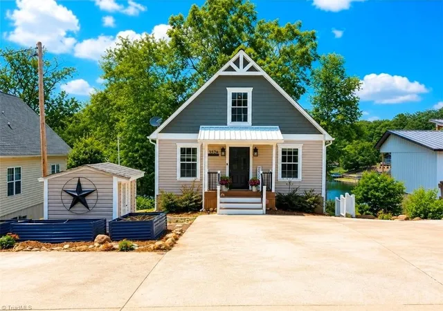 Homes for sale in New London, NC | 3526 Pinehaven Dr, New London, NC 28127 | MLS# 1225969