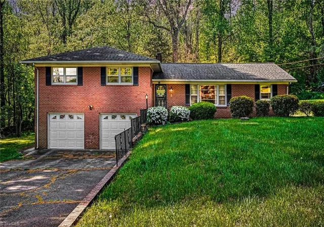 Photo 4 of Single family home for sale at 405 Mayfair Dr, Winston Salem, NC 27105 | MLS# 1216785 | Listing updated on 2026-07-28