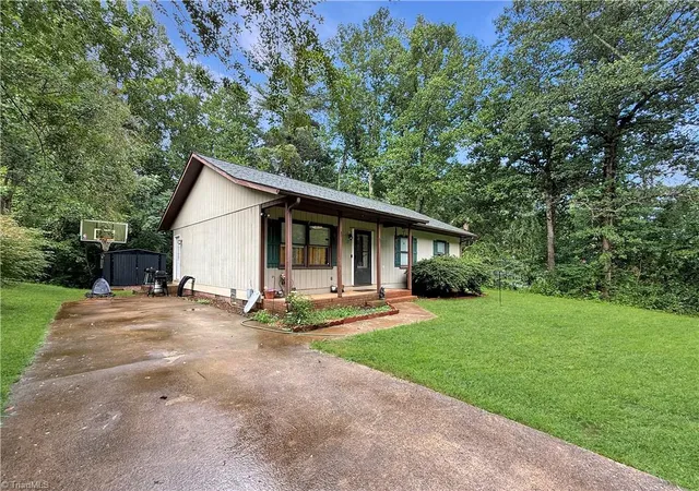 Photo 2 of Single family home for sale at 191 Ml Ridge Rd, North Wilkesboro, NC 28659 | MLS# 1230425 | Listing updated on 2026-09-02