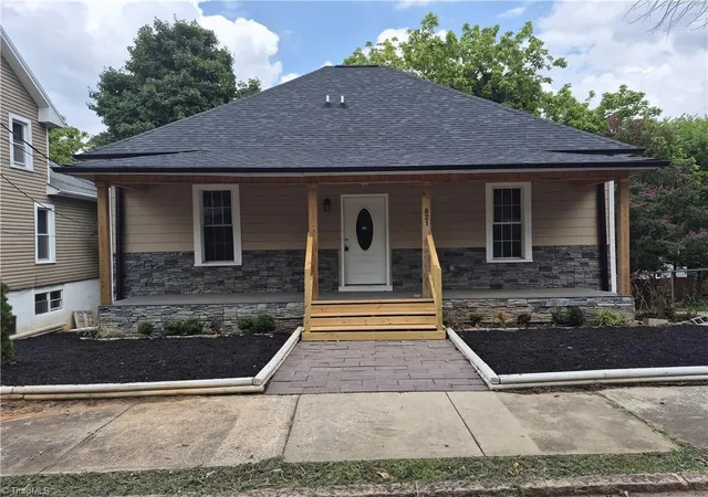 Photo 1 of Single family home for sale at 621 Mulberry St, Winston Salem, NC 27101 | MLS# 1227937 | Listing updated on 2026-10-10