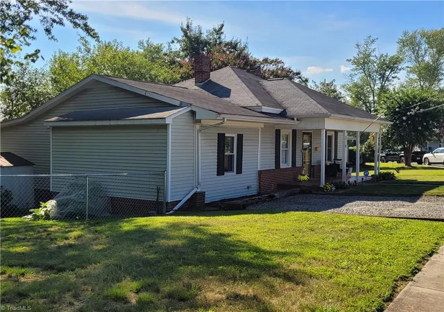 3rd image of 319 Hay St, Mount Airy, NC 27030 | MLS# 1229018
