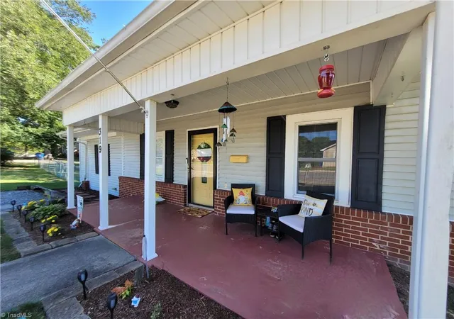 5th image of 319 Hay St, Mount Airy, NC 27030 | MLS# 1229018