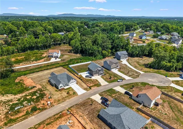4th image of 211 Timber Hill Ct, Rural Hall, NC 27045 | MLS# 1227395