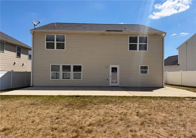 Photo 4 of Single family home for sale at 3423 Anita Glen Dr, Greensboro, NC 27405 | MLS# 1225155 | Listing updated on 2026-10-07