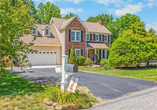 4th image of 2104 Eagle Valley Ct, Kernersville, NC 27284 | MLS# 1226950