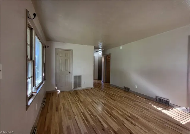 Photo 3 of Sale Pending at 725 Cliffside Ave, High Point, NC 27260 | MLS# 1230017 | Listing updated on 2026-09-15