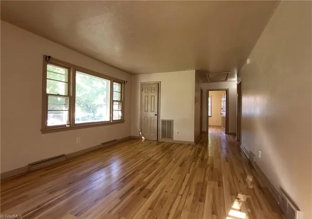 Photo 4 of Sale Pending at 725 Cliffside Ave, High Point, NC 27260 | MLS# 1230017 | Listing updated on 2026-09-15