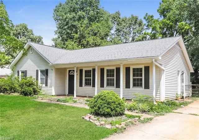 Photo 2 of Sale Pending at 4109 Butterfield Dr, Greensboro, NC 27405 | MLS# 1229186 | Listing updated on 2026-09-28