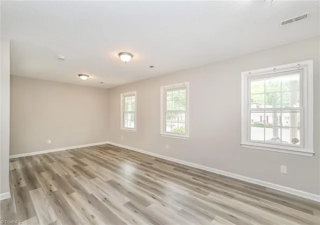 Photo 4 of Sale Pending at 4109 Butterfield Dr, Greensboro, NC 27405 | MLS# 1229186 | Listing updated on 2026-09-28