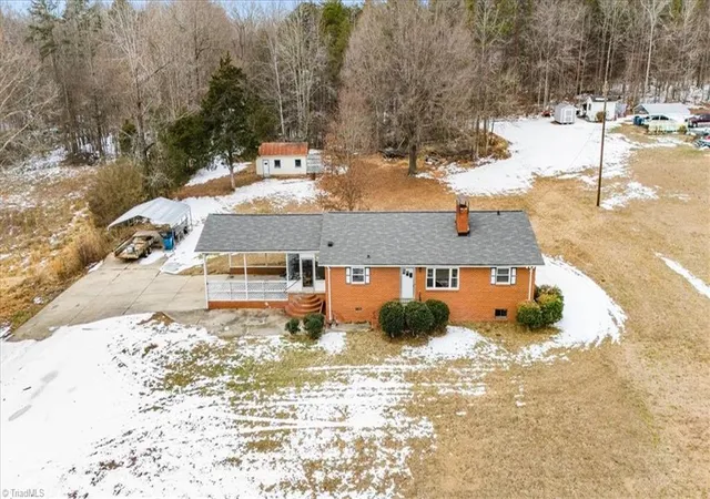 5th image of 241 Willowlake Rd, Greensboro, NC 27405 | MLS# 1208808