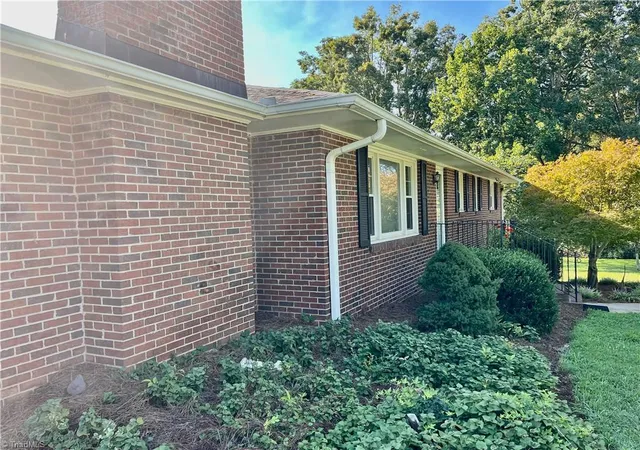 2nd image of 364 Woods Ln, Winston Salem, NC 27107 | MLS# 1231598