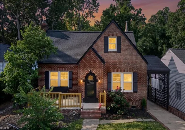 1st image of 405 Spring St, Thomasville, NC 27360 | MLS# 1225261