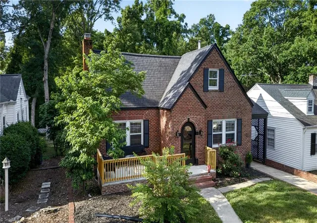2nd image of 405 Spring St, Thomasville, NC 27360 | MLS# 1225261