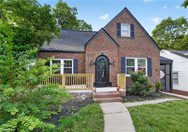 3rd image of 405 Spring St, Thomasville, NC 27360 | MLS# 1225261