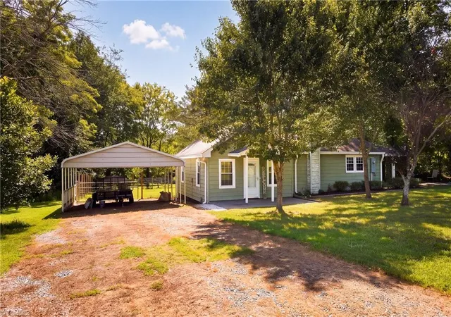 Photo 2 of Sale Pending at 2707 Nelson Farm Rd, Greensboro, NC 27406 | MLS# 1233433 | Listing updated on 2026-09-17